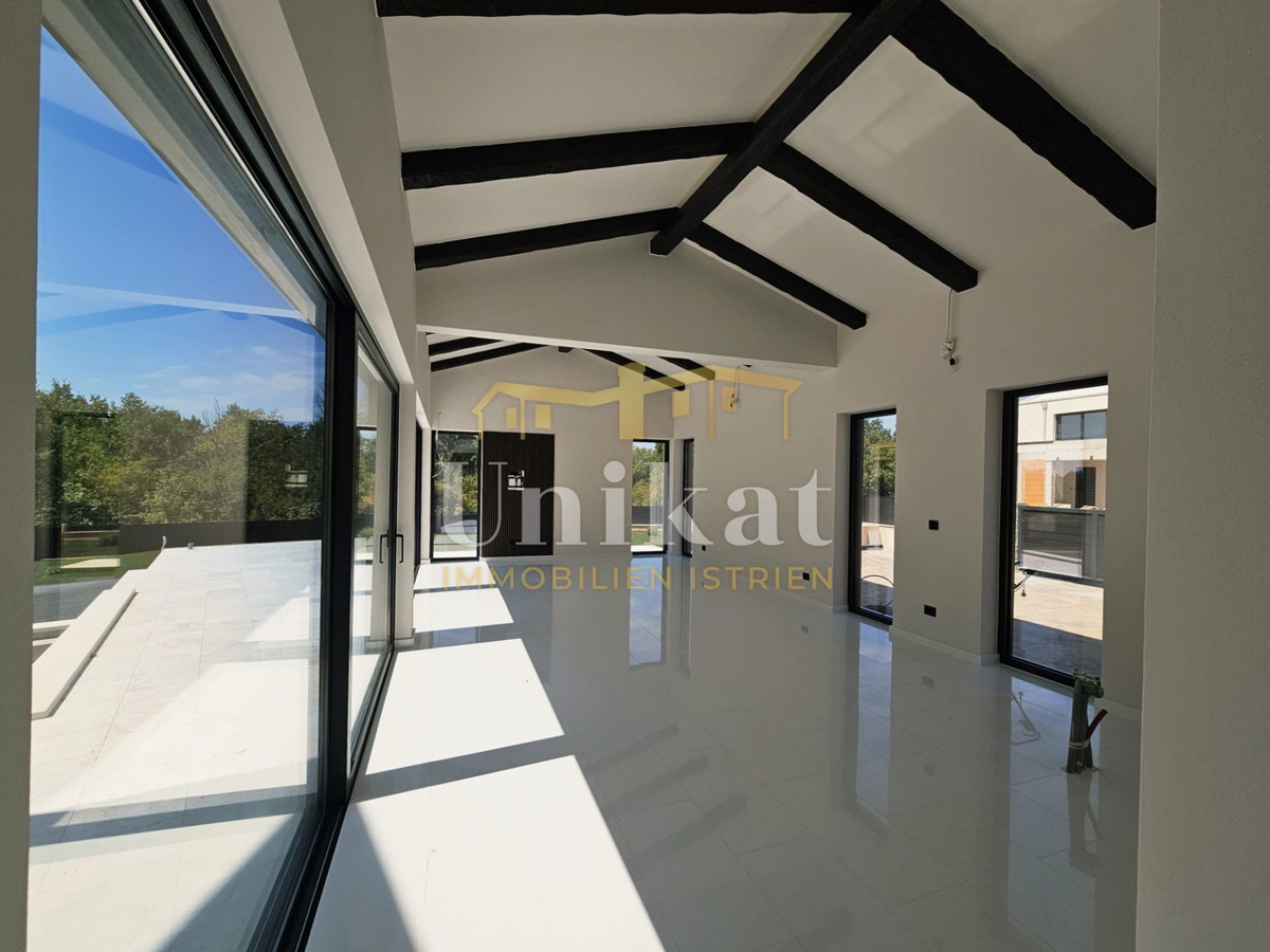 Moderna novogradnja z bazenom blizu Poreča